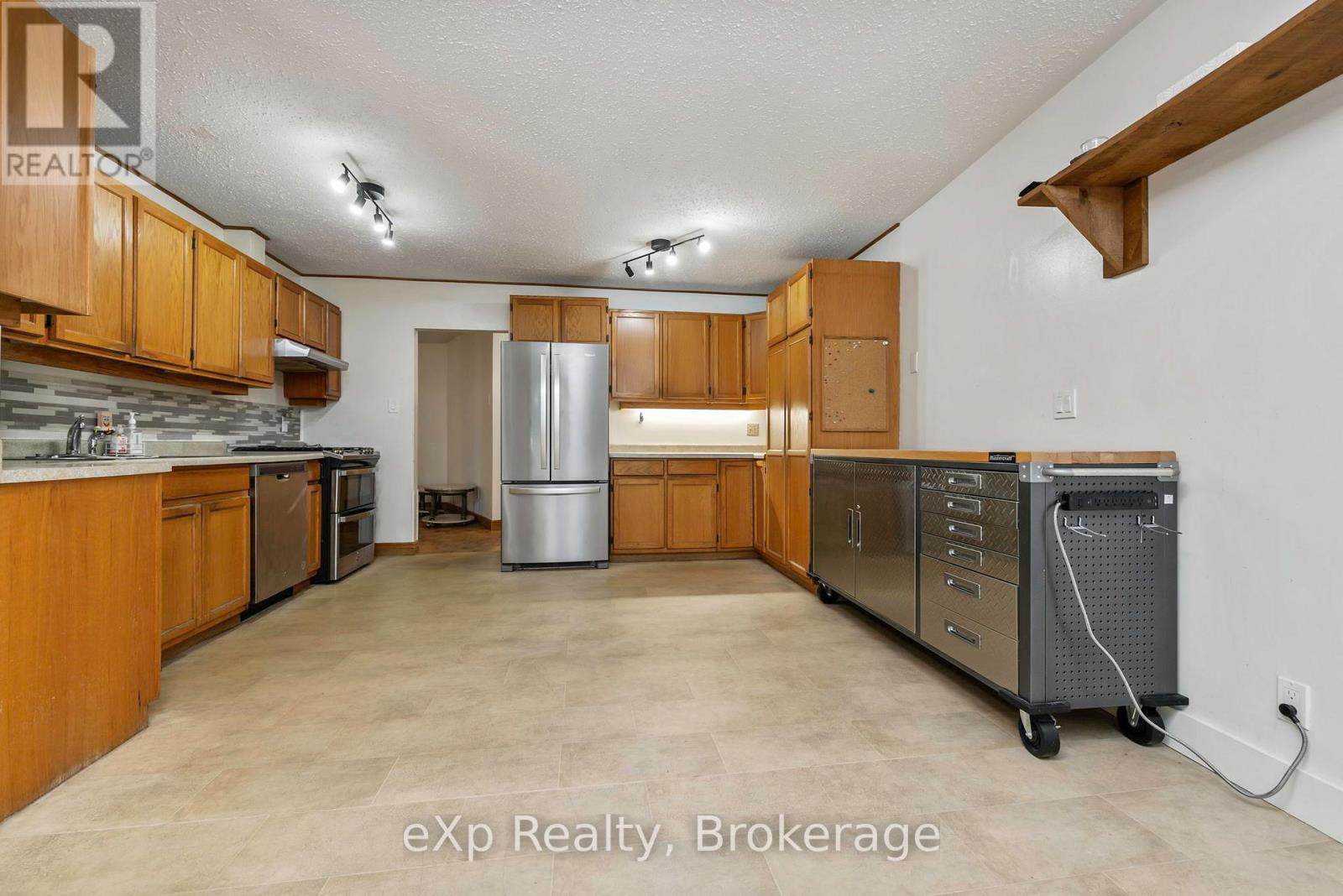 18 Kristen Heights, Parry Sound, Ontario  P2A 2Z6 - Photo 13 - X12444974