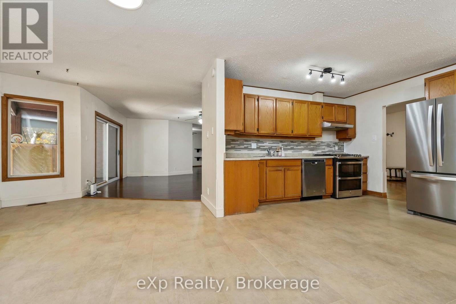 18 Kristen Heights, Parry Sound, Ontario  P2A 2Z6 - Photo 14 - X12444974