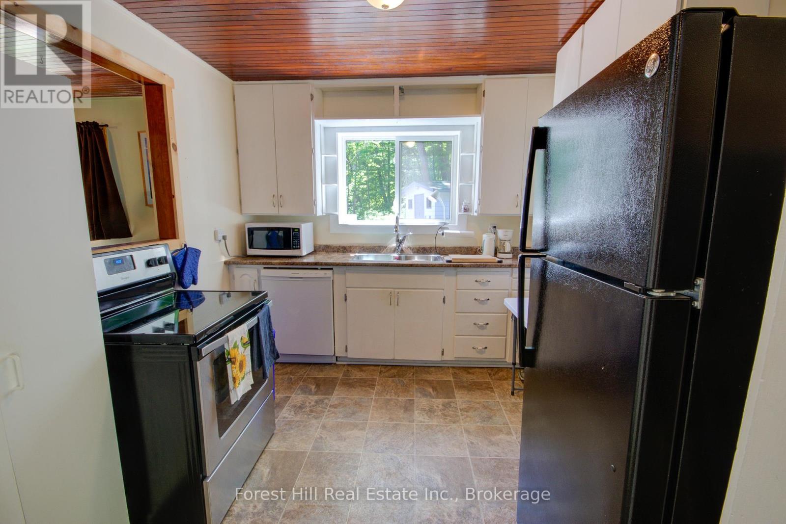 4061 Muskoka Rd 169 Highway, Muskoka Lakes, Ontario  P0B 1J0 - Photo 11 - X12446717