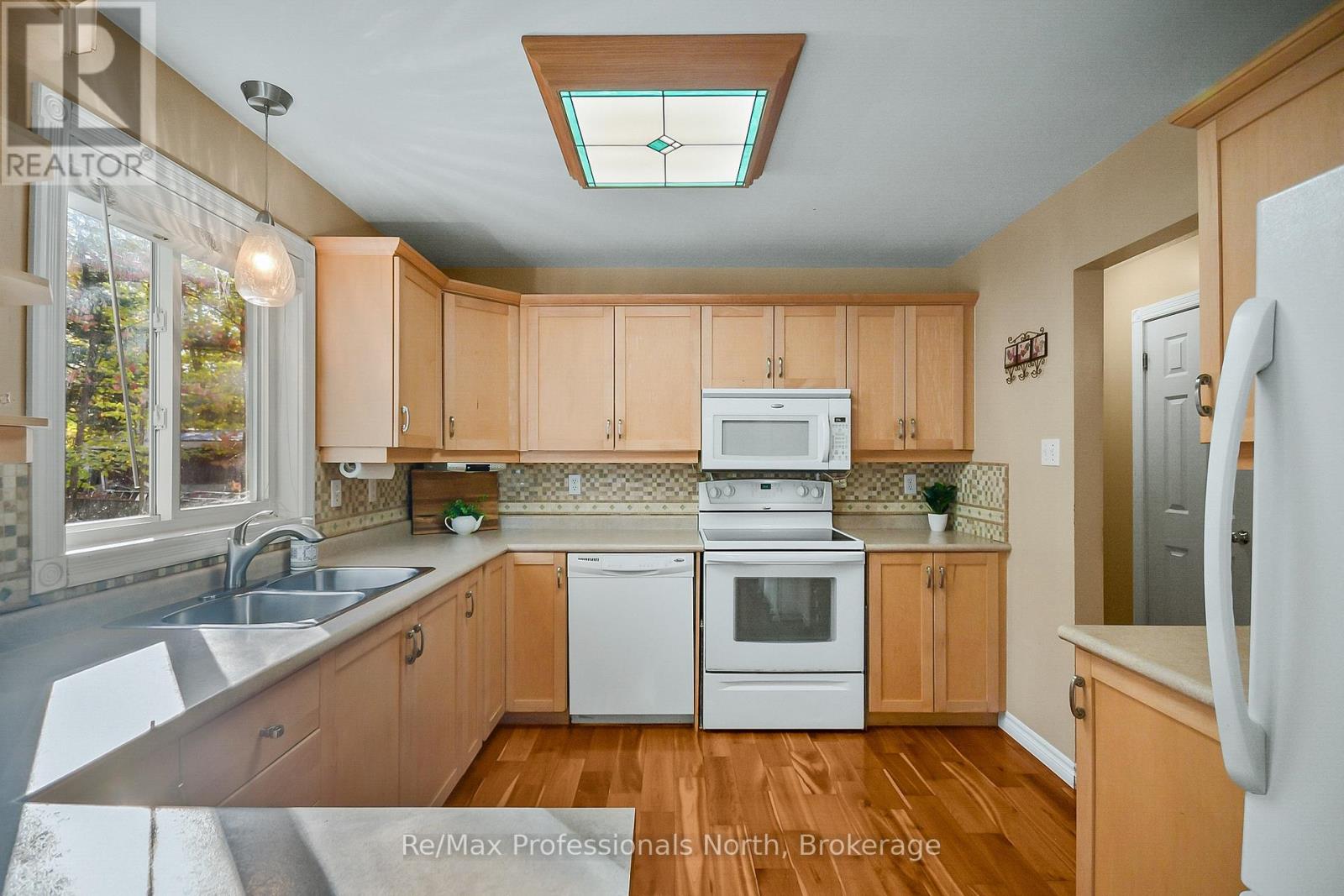 1200 Muskoka Road N, Gravenhurst, Ontario  P1P 1R7 - Photo 9 - X12446973