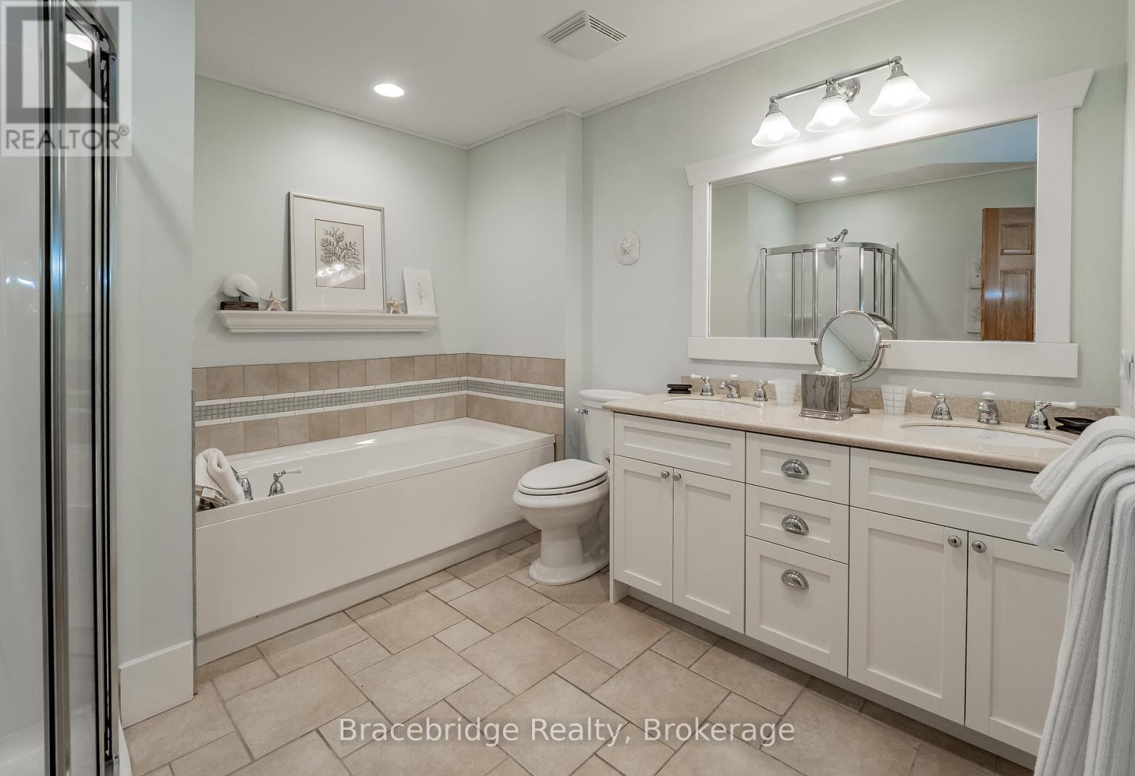 Villa 6 W1 Or W10 - 1020 Birch Glen Road Highway, Lake Of Bays, Ontario  P0B 1A0 - Photo 21 - X12448611