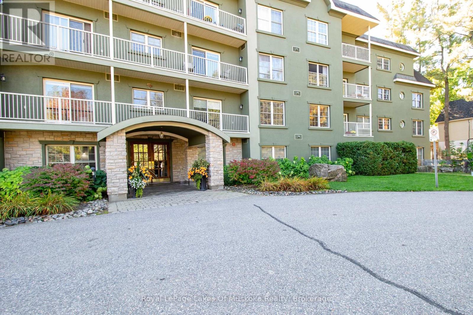 110 - 24 Ontario Street, Bracebridge, Ontario  P1L 2H5 - Photo 1 - X12448690