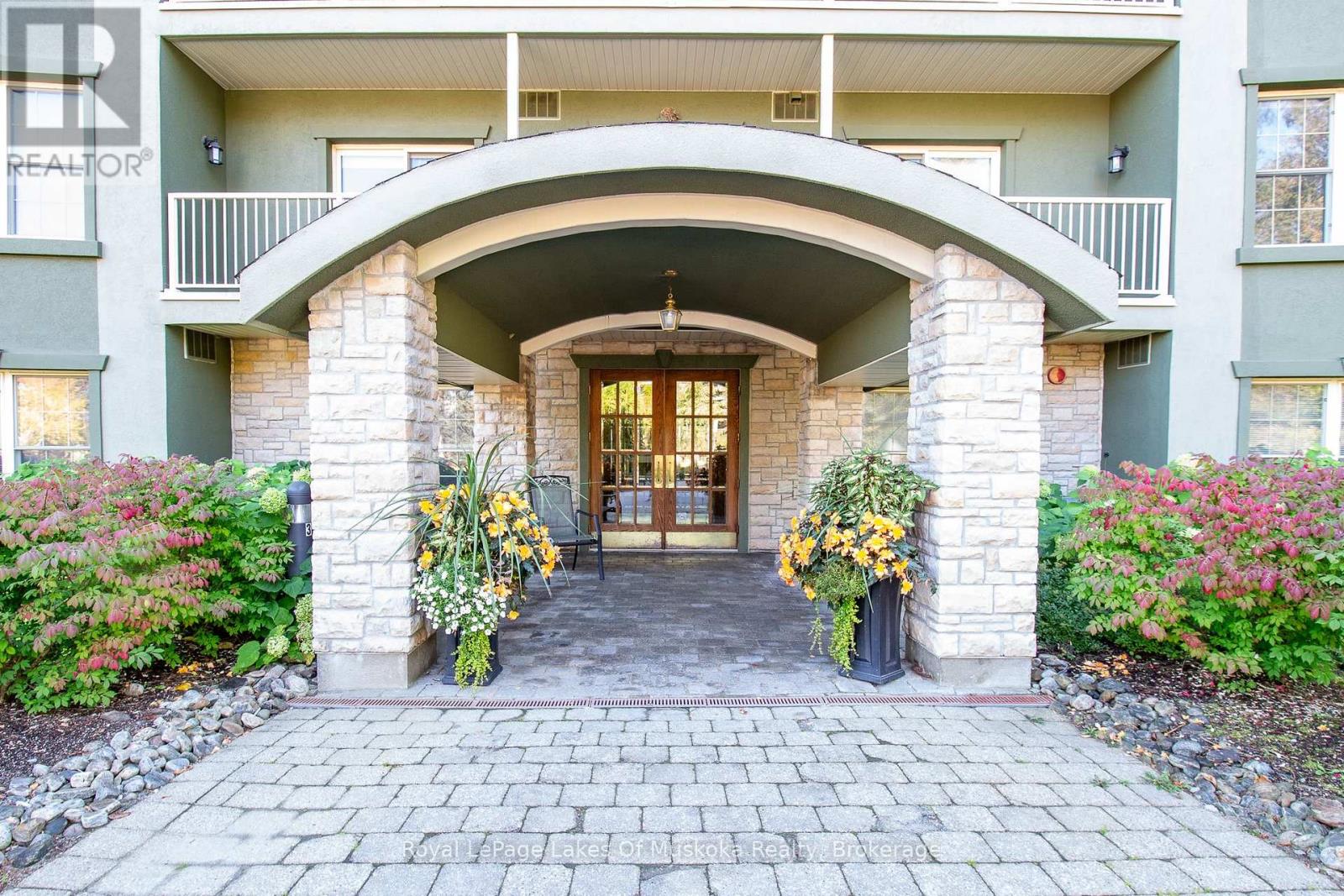 110 - 24 Ontario Street, Bracebridge, Ontario  P1L 2H5 - Photo 2 - X12448690