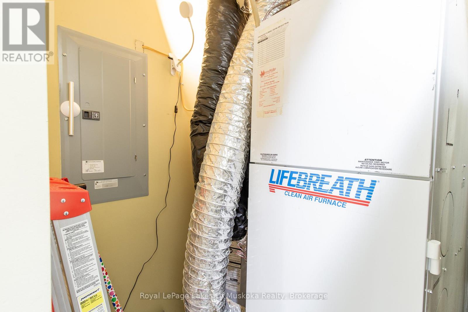 110 - 24 Ontario Street, Bracebridge, Ontario  P1L 2H5 - Photo 28 - X12448690