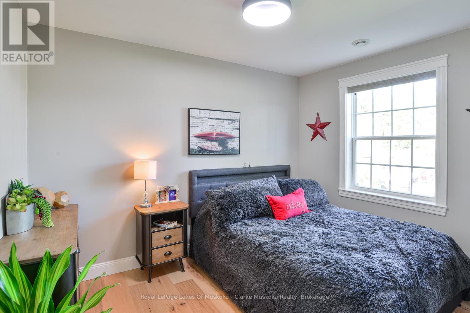 37 Mintens Lane, Georgian Bay, Ontario  L0K 1S0 - Photo 13 - X12450148