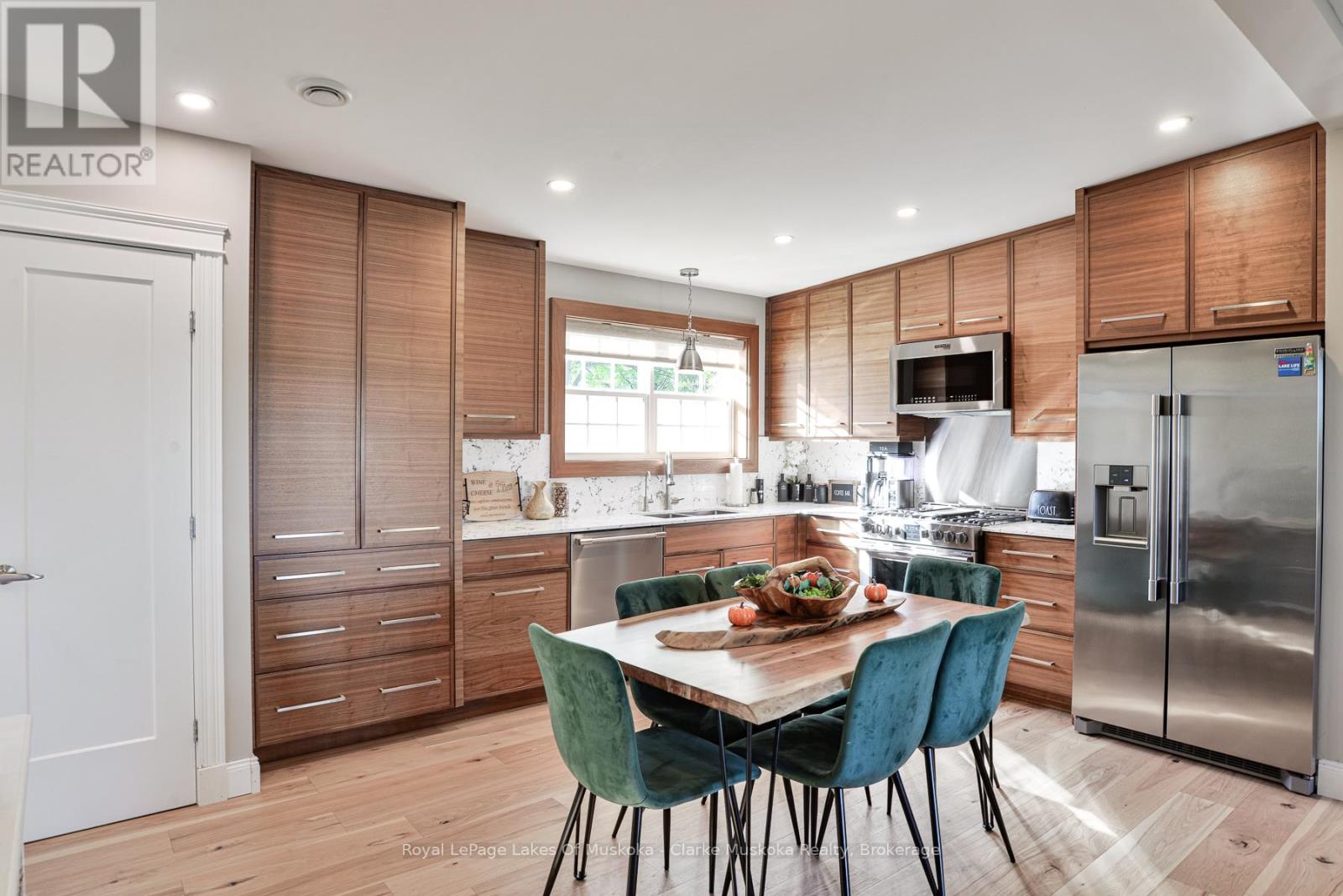 37 Mintens Lane, Georgian Bay, Ontario  L0K 1S0 - Photo 5 - X12450148