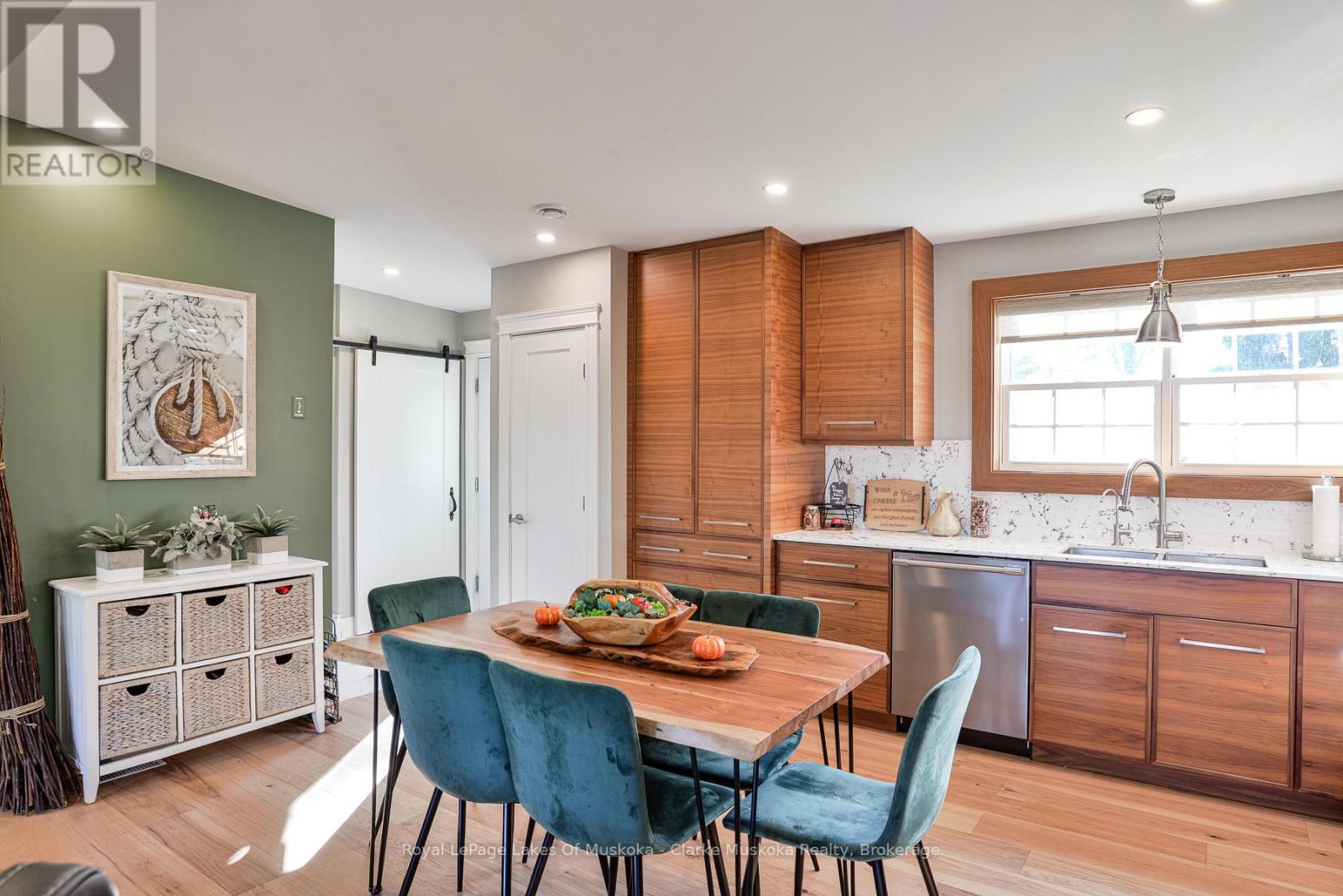 37 Mintens Lane, Georgian Bay, Ontario  L0K 1S0 - Photo 6 - X12450148