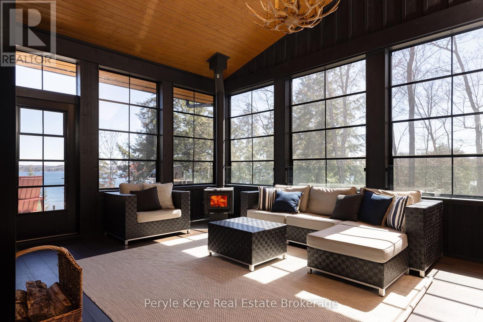 86 Claren Crescent, Huntsville, Ontario  P1H 0C3 - Photo 3 - X12451111