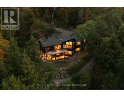 86 CLAREN CRESCENT, Huntsville, Ontario