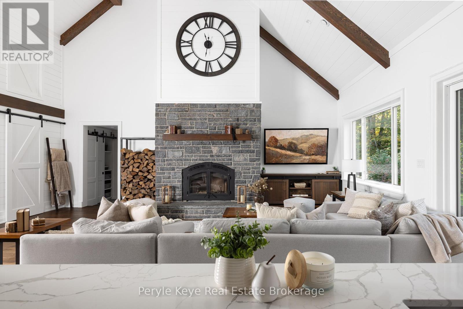 1100 Xavier Street, Gravenhurst, Ontario  P0E 1G0 - Photo 1 - X12453391