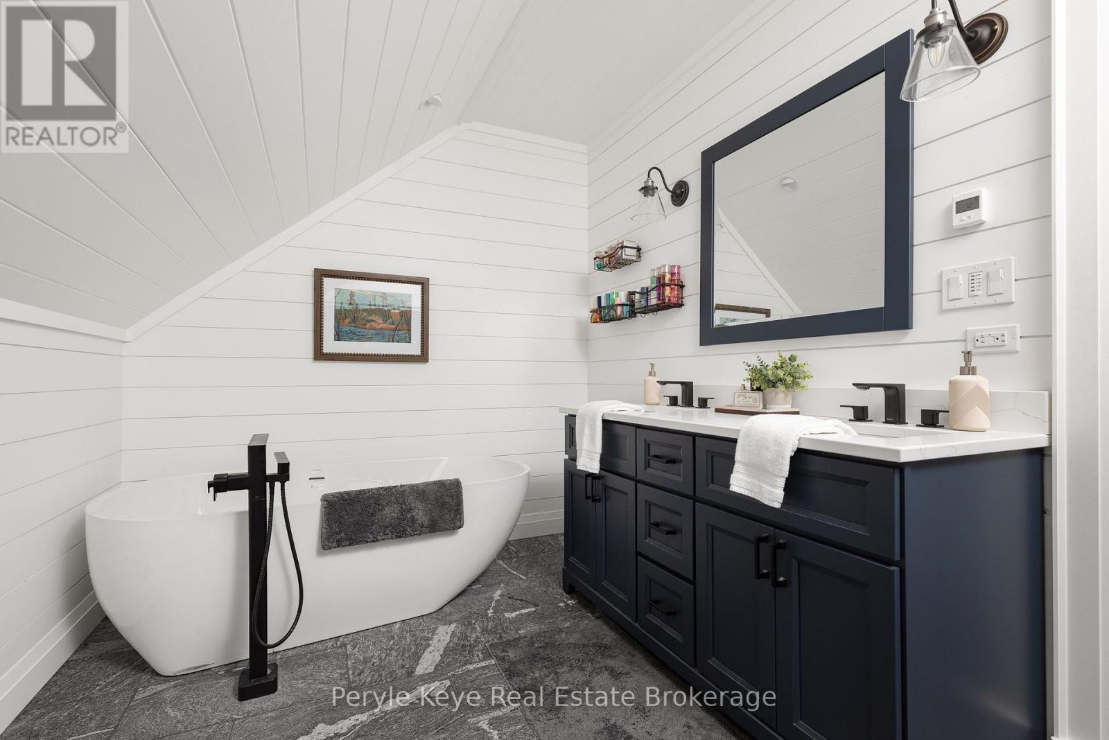 1100 Xavier Street, Gravenhurst, Ontario  P0E 1G0 - Photo 33 - X12453391