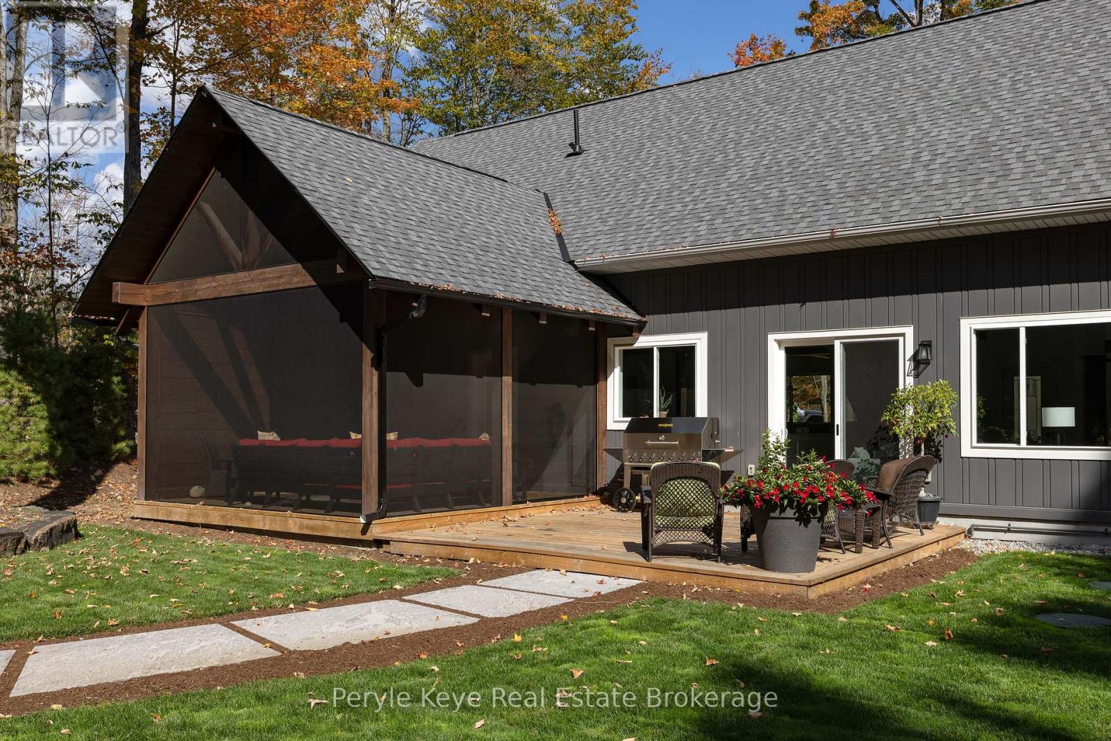 1100 Xavier Street, Gravenhurst, Ontario  P0E 1G0 - Photo 40 - X12453391