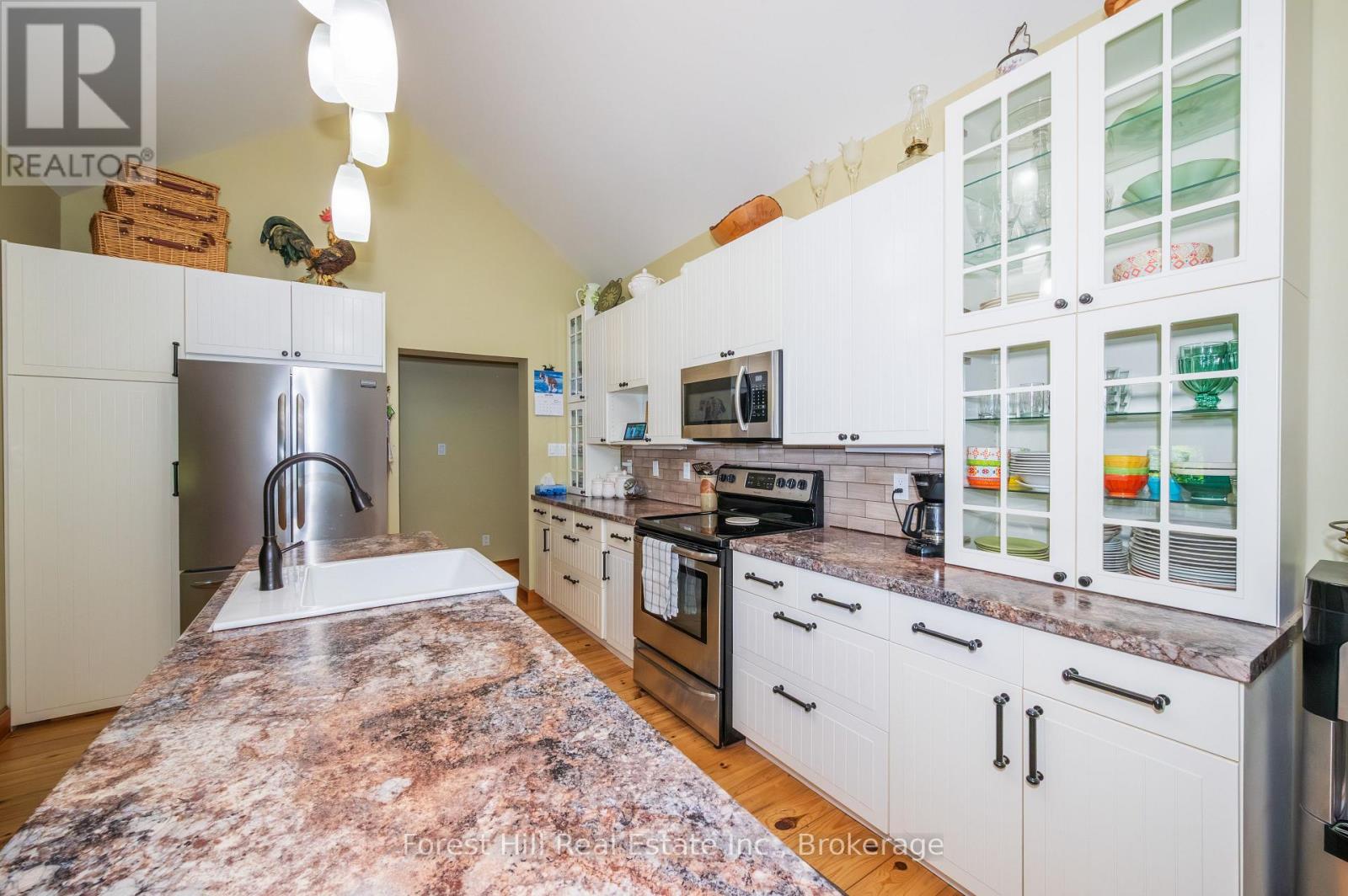 1289 Delbrooke Road, Lake Of Bays, Ontario  P0H 1H0 - Photo 13 - X12454411