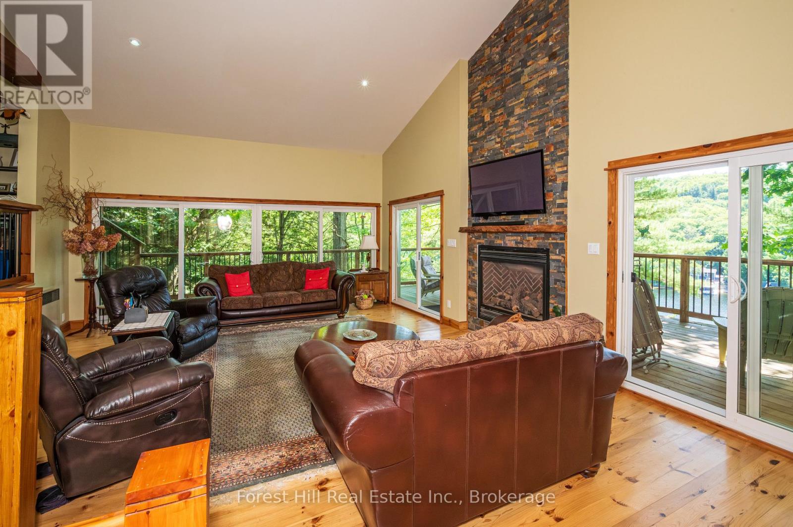 1289 Delbrooke Road, Lake Of Bays, Ontario  P0H 1H0 - Photo 15 - X12454411