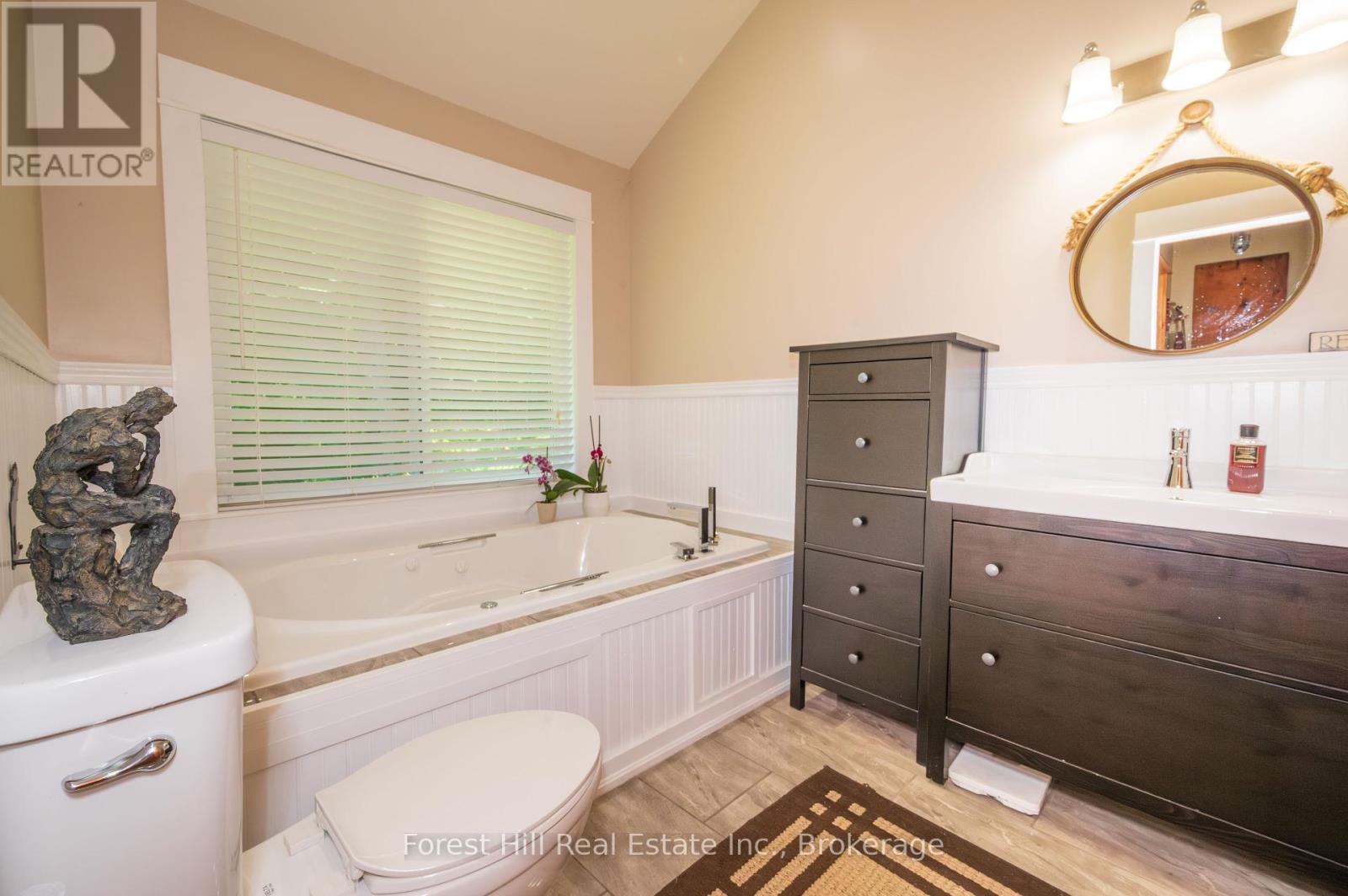 1289 Delbrooke Road, Lake Of Bays, Ontario  P0H 1H0 - Photo 35 - X12454411