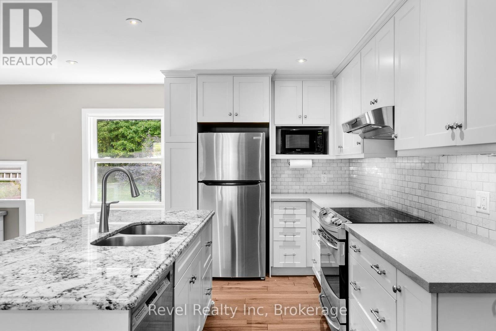 19 Sandy Plains Road, Seguin, Ontario  P2A 2W8 - Photo 11 - X12456743