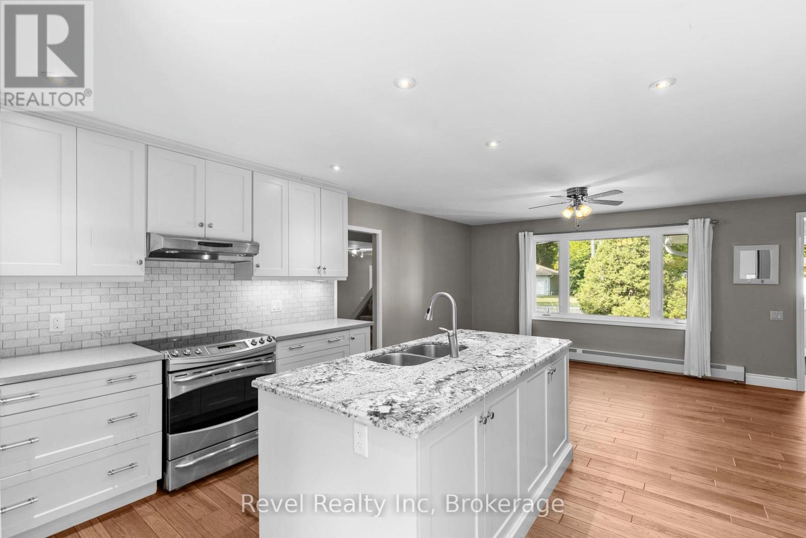 19 Sandy Plains Road, Seguin, Ontario  P2A 2W8 - Photo 12 - X12456743