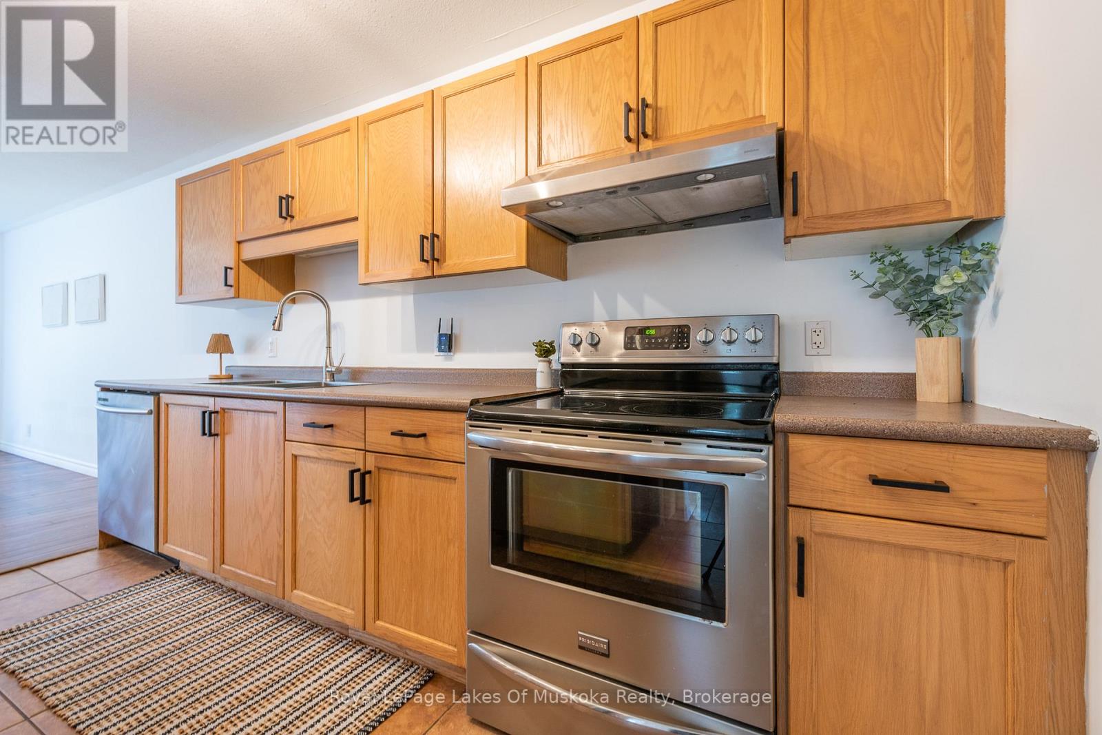 134 Chaffey Township Road, Huntsville, Ontario  P1H 1C8 - Photo 8 - X12456826