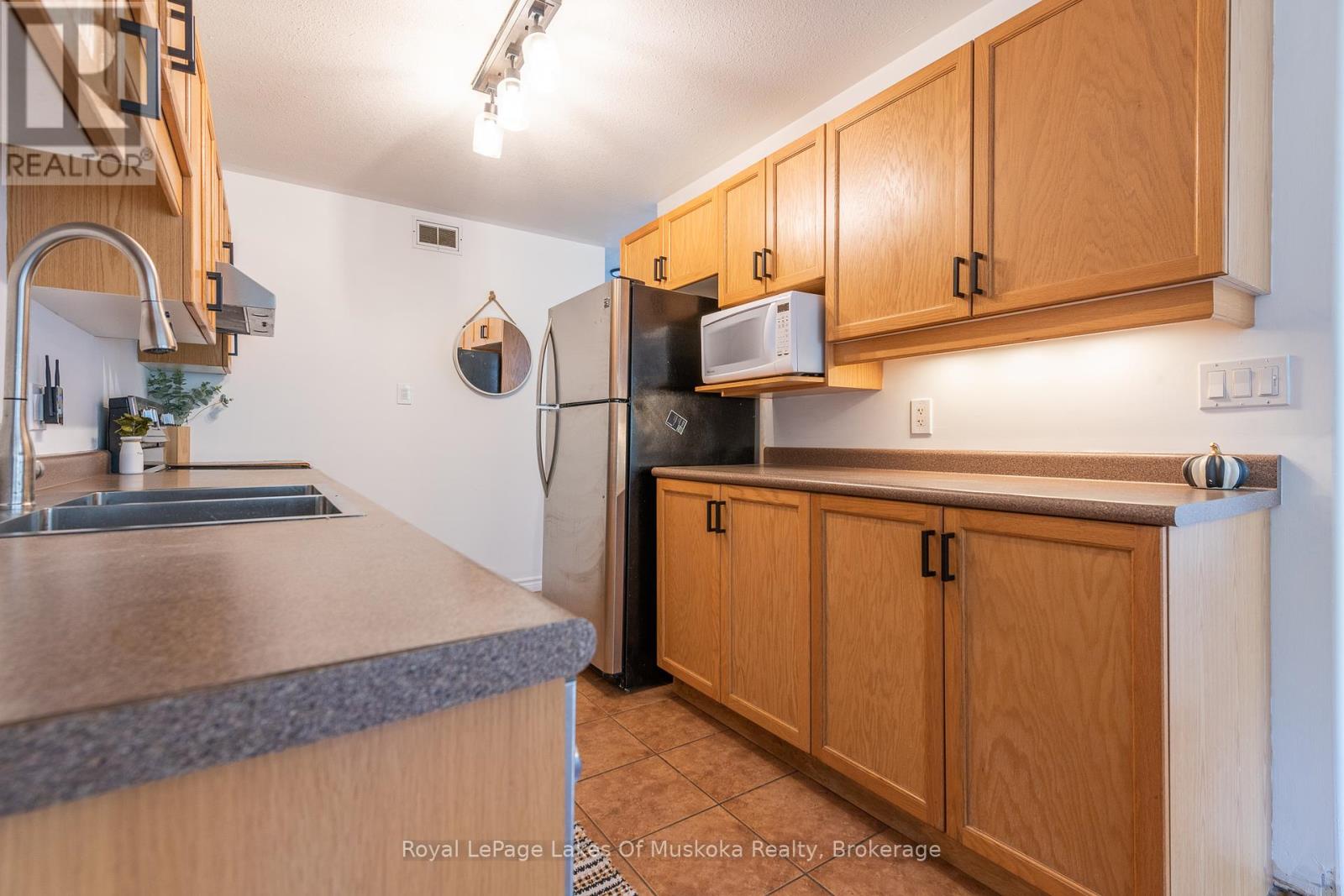 134 Chaffey Township Road, Huntsville, Ontario  P1H 1C8 - Photo 9 - X12456826