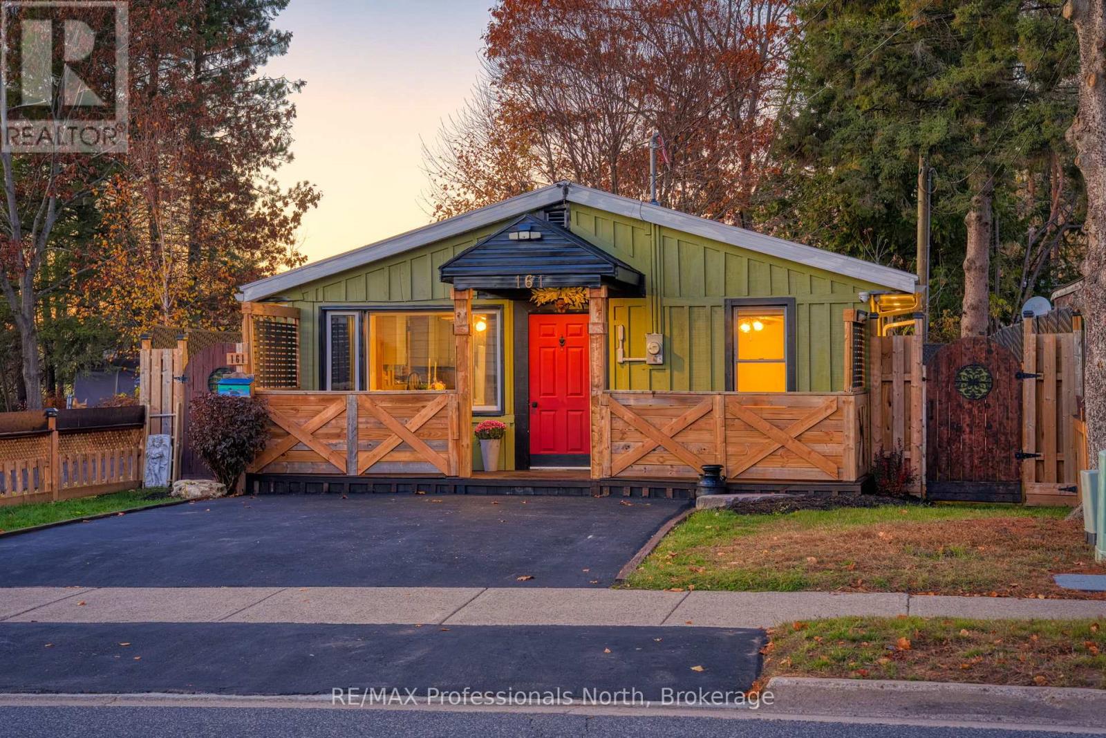 161 Quebec Street, Bracebridge, Ontario  P1L 1E3 - Photo 1 - X12457388