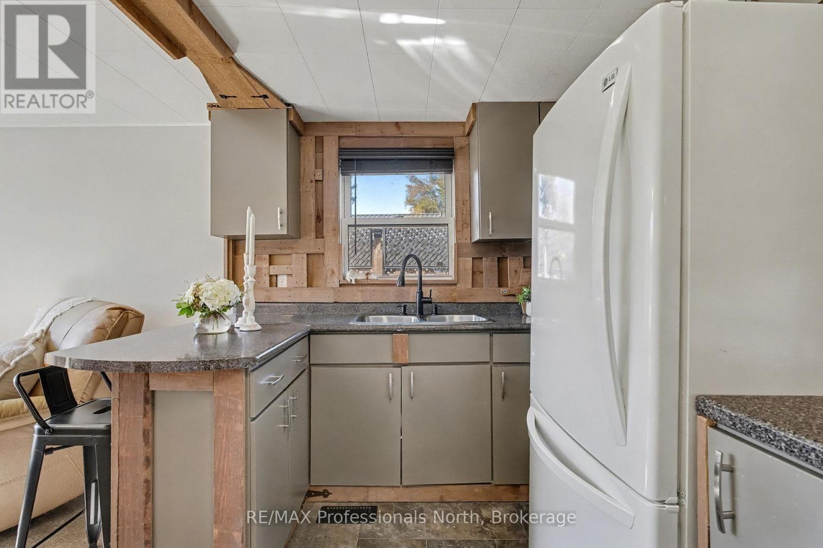 161 Quebec Street, Bracebridge, Ontario  P1L 1E3 - Photo 10 - X12457388