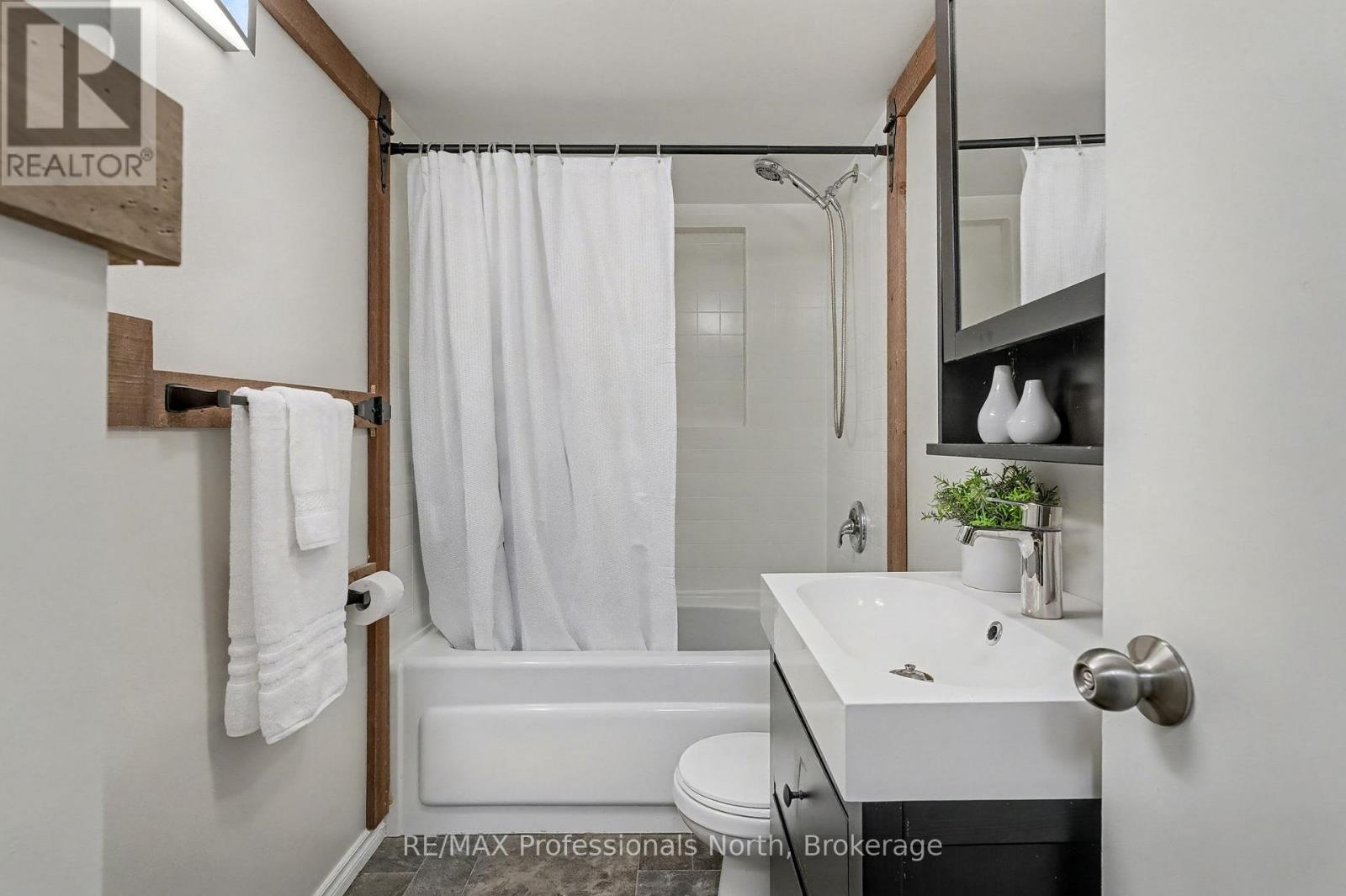 161 Quebec Street, Bracebridge, Ontario  P1L 1E3 - Photo 14 - X12457388