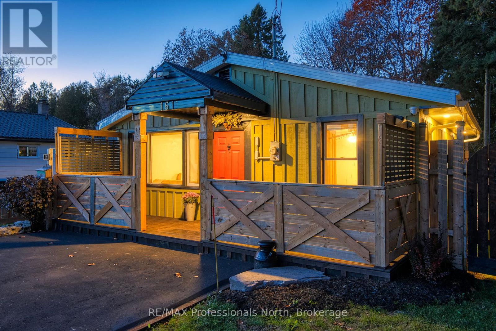 161 Quebec Street, Bracebridge, Ontario  P1L 1E3 - Photo 2 - X12457388