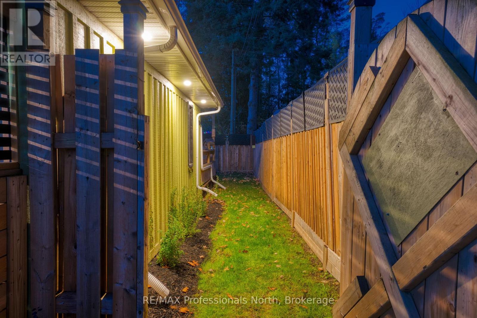 161 Quebec Street, Bracebridge, Ontario  P1L 1E3 - Photo 3 - X12457388