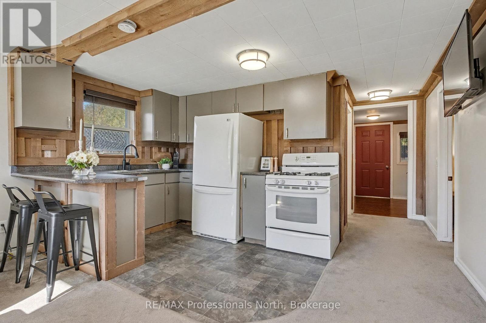 161 Quebec Street, Bracebridge, Ontario  P1L 1E3 - Photo 5 - X12457388