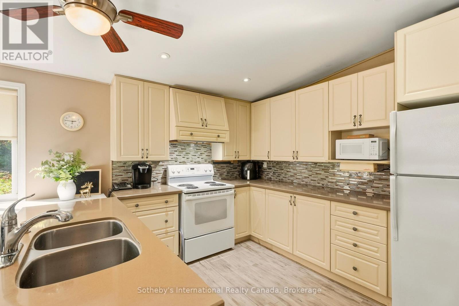 1161 North Kahshe Lake Road, Gravenhurst, Ontario  P0E 1G0 - Photo 19 - X12459220