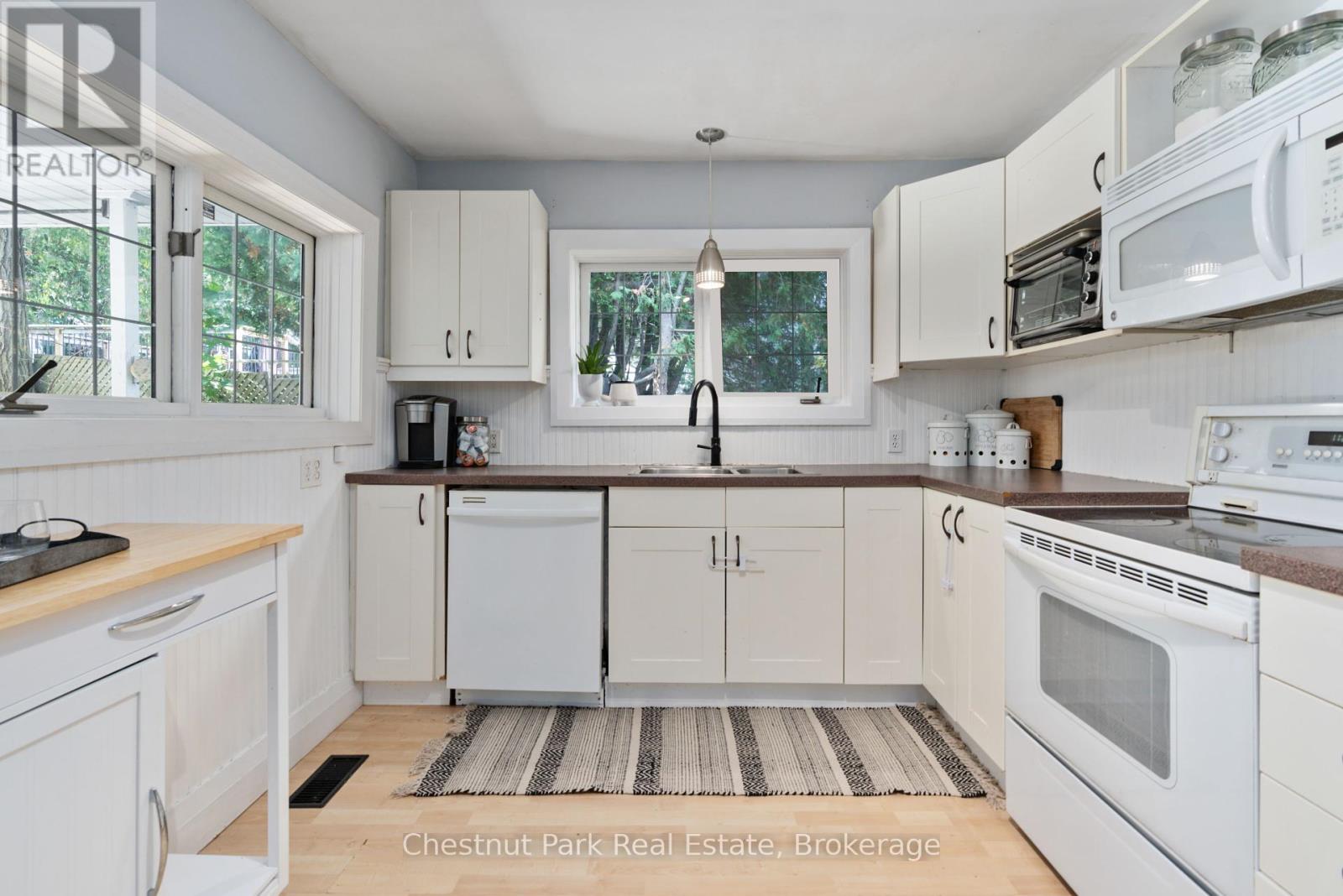 3 Cora Street E, Huntsville, Ontario  P1H 1T5 - Photo 11 - X12462943