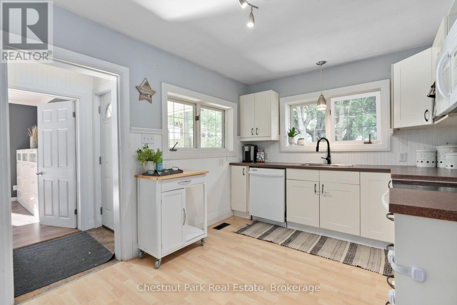 3 Cora Street E, Huntsville, Ontario  P1H 1T5 - Photo 12 - X12462943