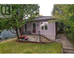3 CORA STREET E, Huntsville, Ontario