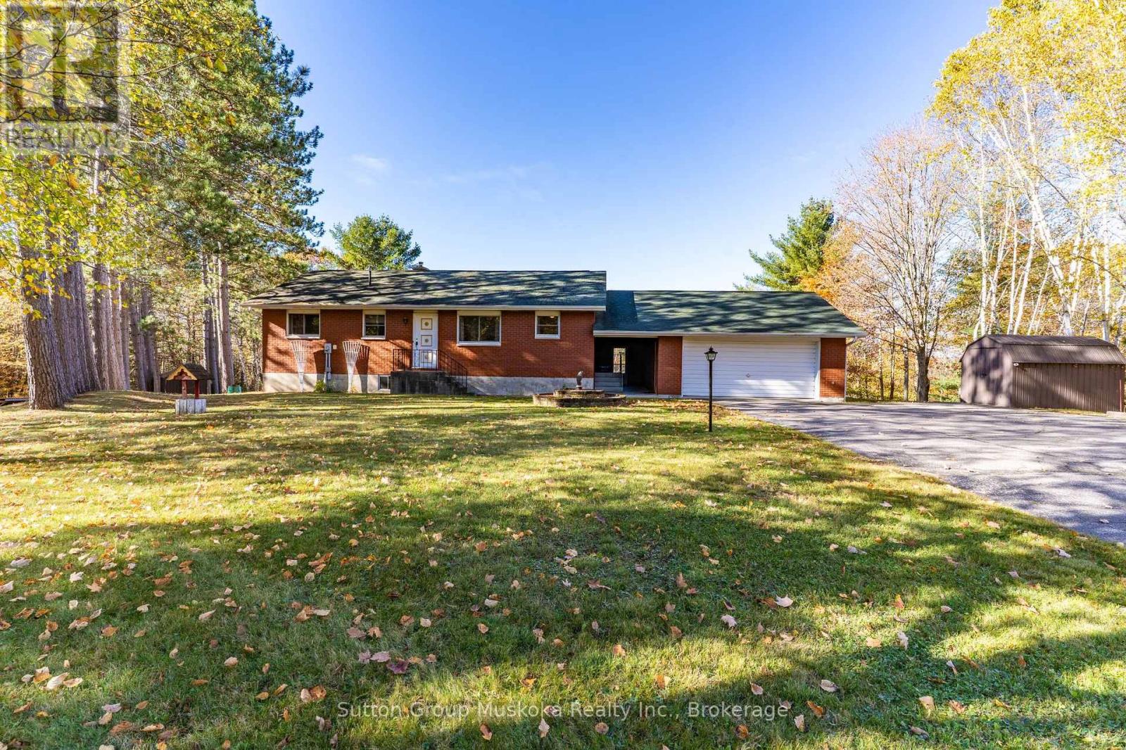 467 West Browns Road, Huntsville, Ontario  P1H 0H9 - Photo 1 - X12463117