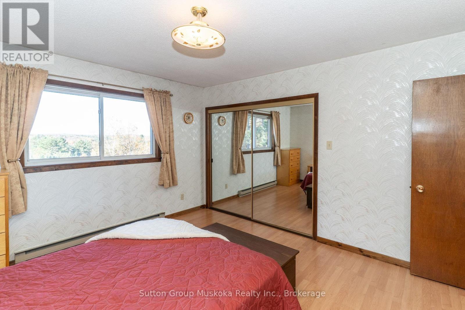 467 West Browns Road, Huntsville, Ontario  P1H 0H9 - Photo 12 - X12463117