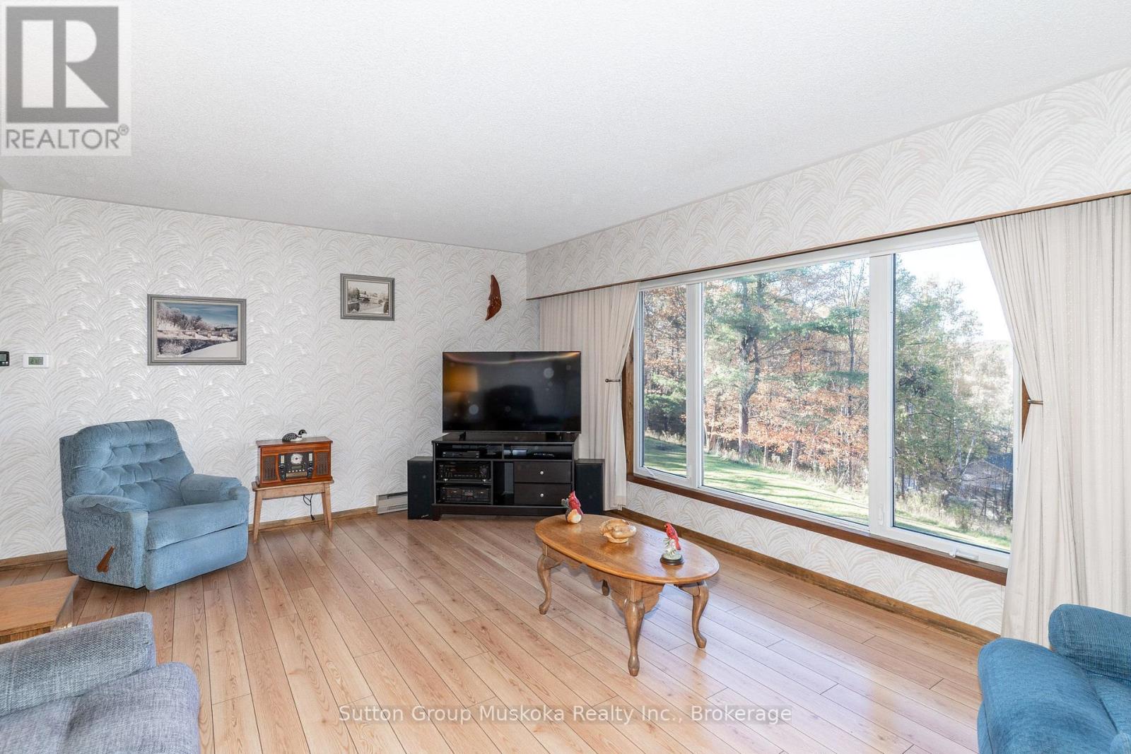 467 West Browns Road, Huntsville, Ontario  P1H 0H9 - Photo 5 - X12463117