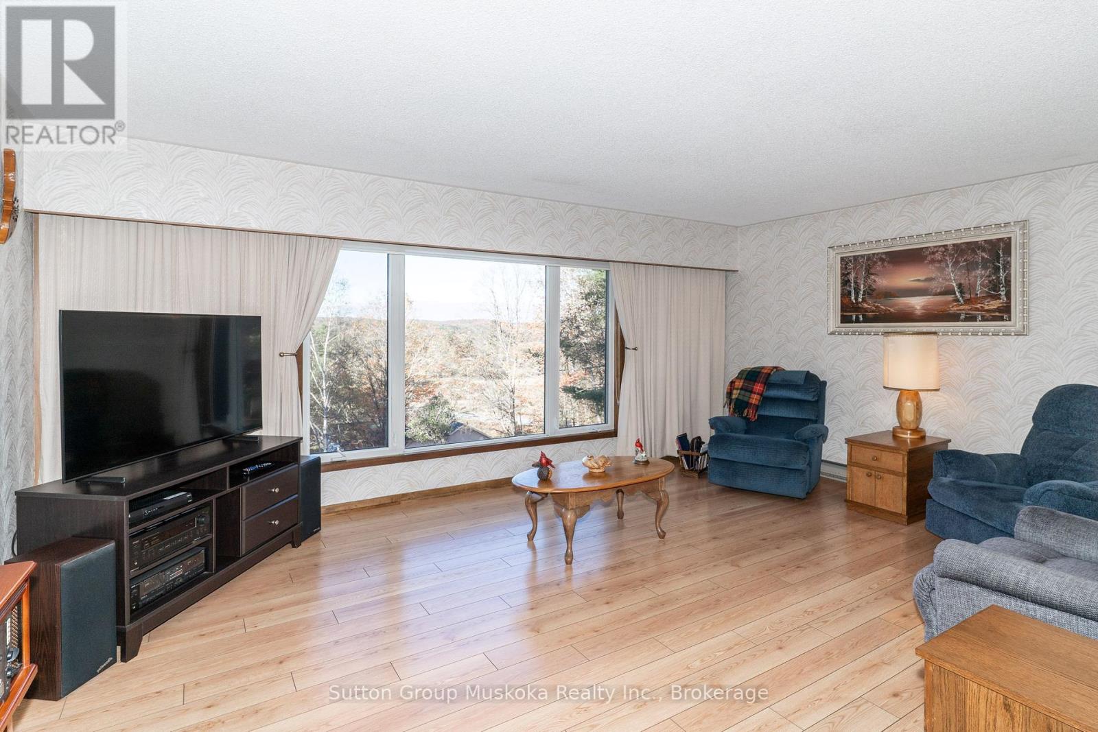 467 West Browns Road, Huntsville, Ontario  P1H 0H9 - Photo 7 - X12463117