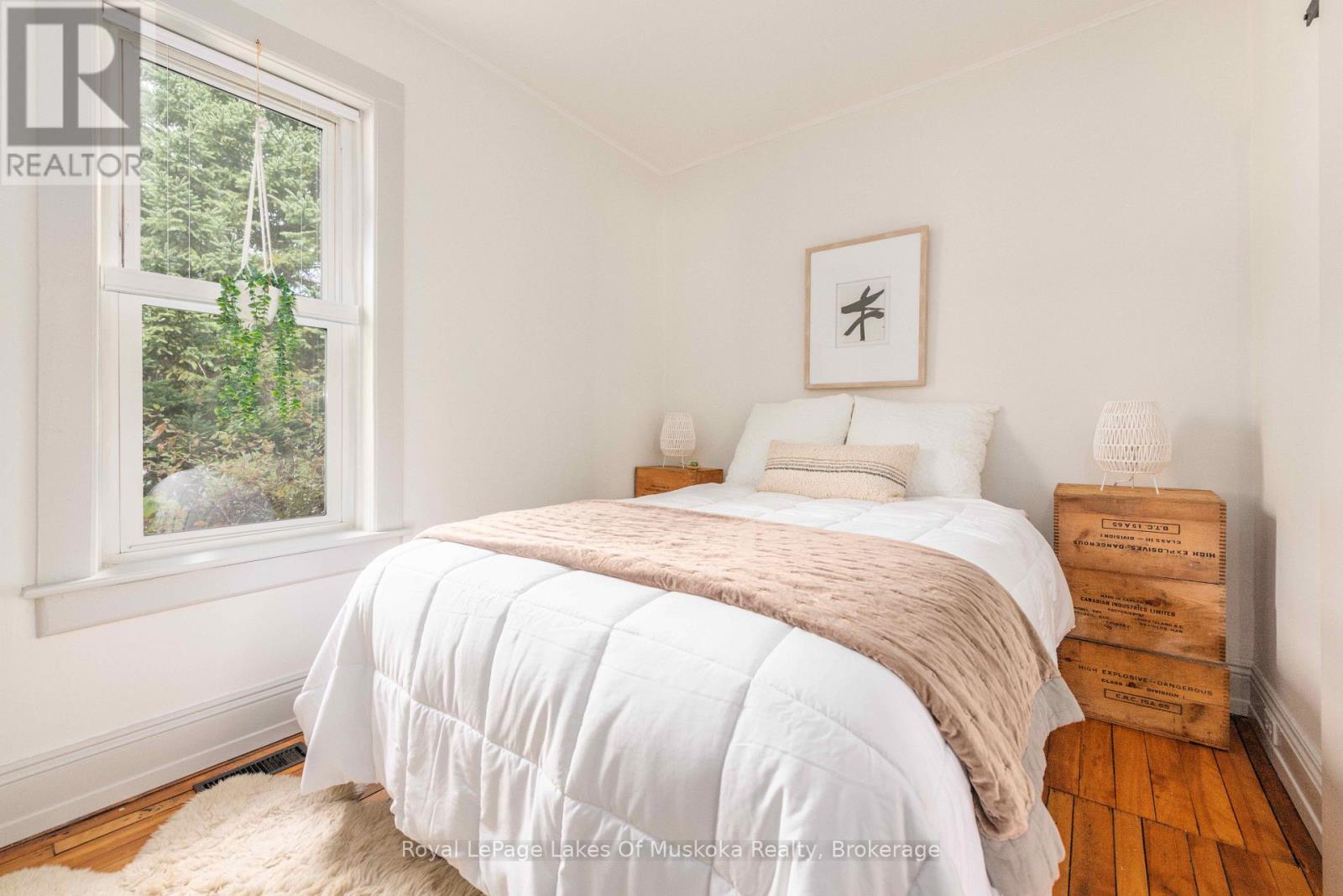 12 Elm Street, Huntsville, Ontario  P1H 1L1 - Photo 11 - X12465313