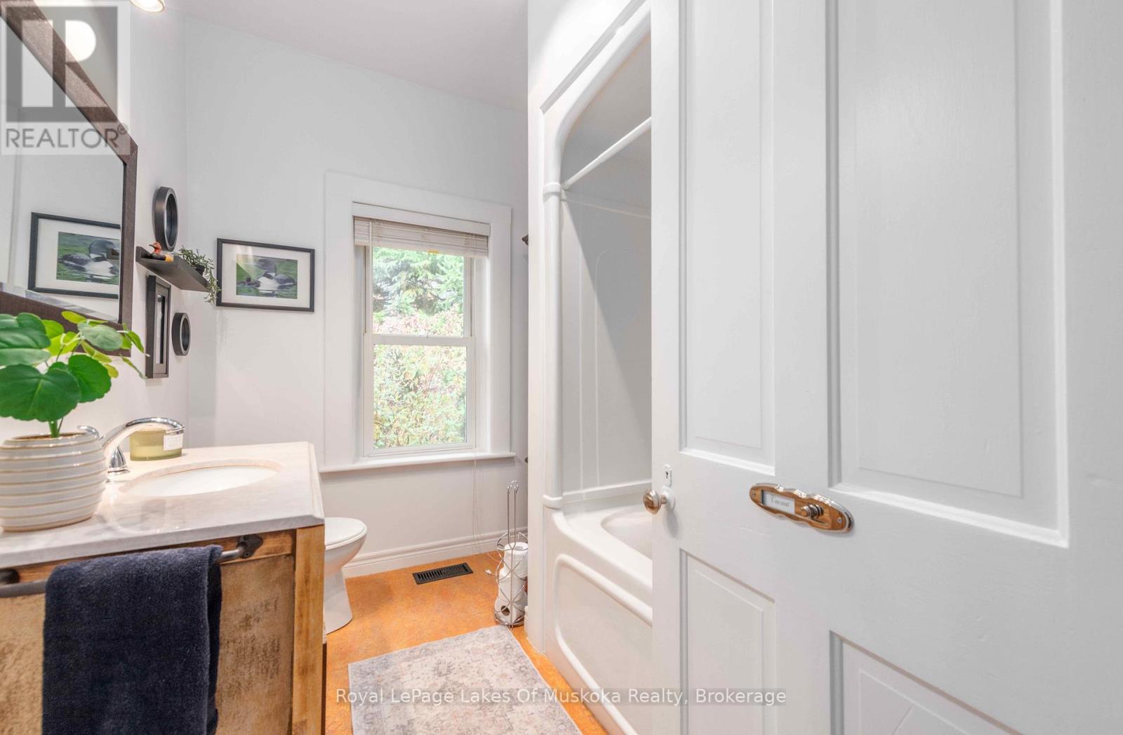 12 Elm Street, Huntsville, Ontario  P1H 1L1 - Photo 13 - X12465313