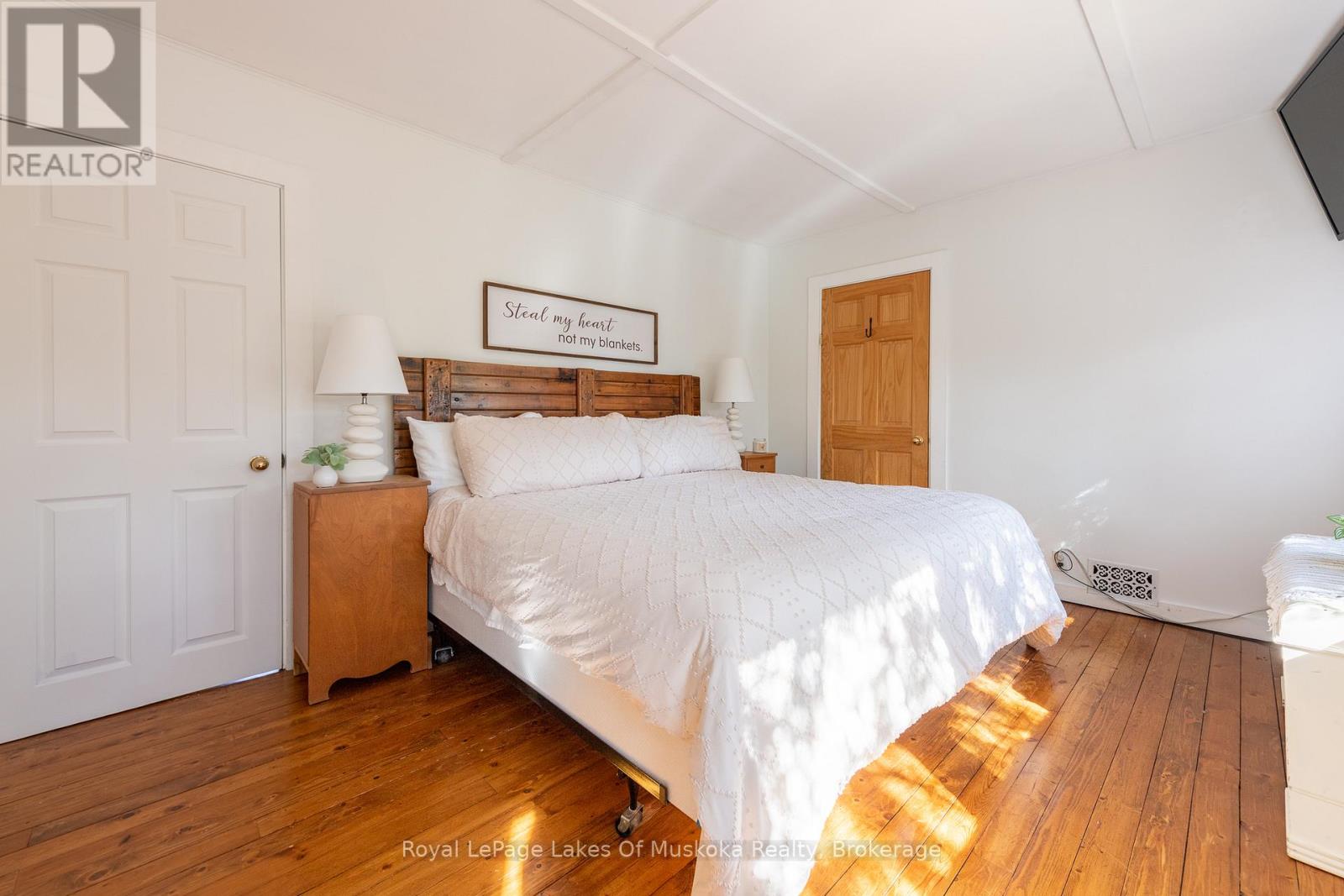 12 Elm Street, Huntsville, Ontario  P1H 1L1 - Photo 17 - X12465313