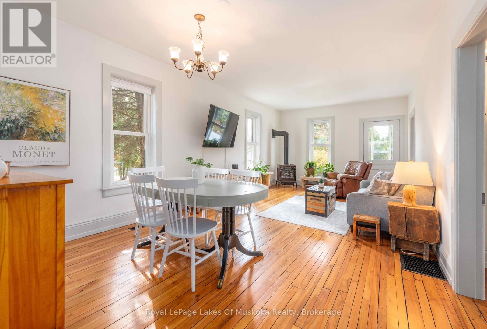 12 Elm Street, Huntsville, Ontario  P1H 1L1 - Photo 4 - X12465313