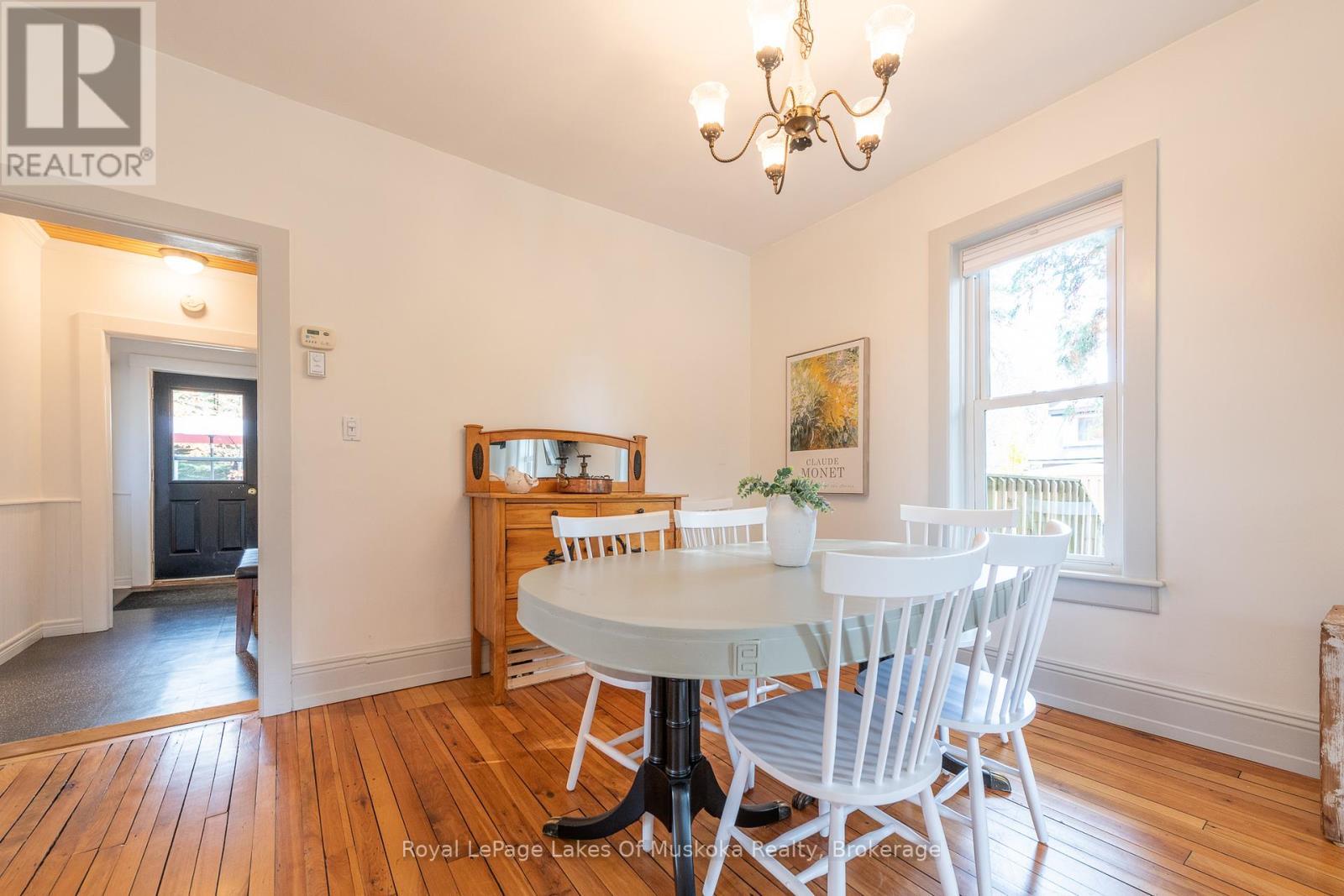 12 Elm Street, Huntsville, Ontario  P1H 1L1 - Photo 5 - X12465313