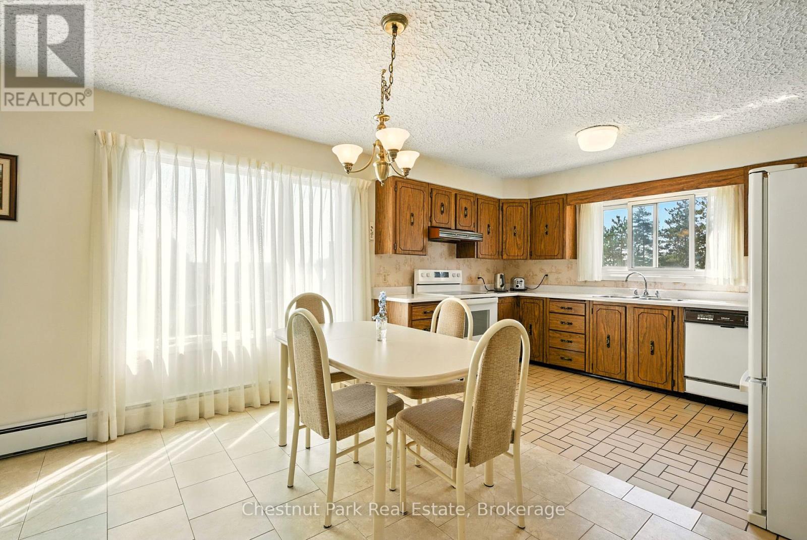 8 Dandelion Lane, Bracebridge, Ontario  P1L 1W8 - Photo 7 - X12465499