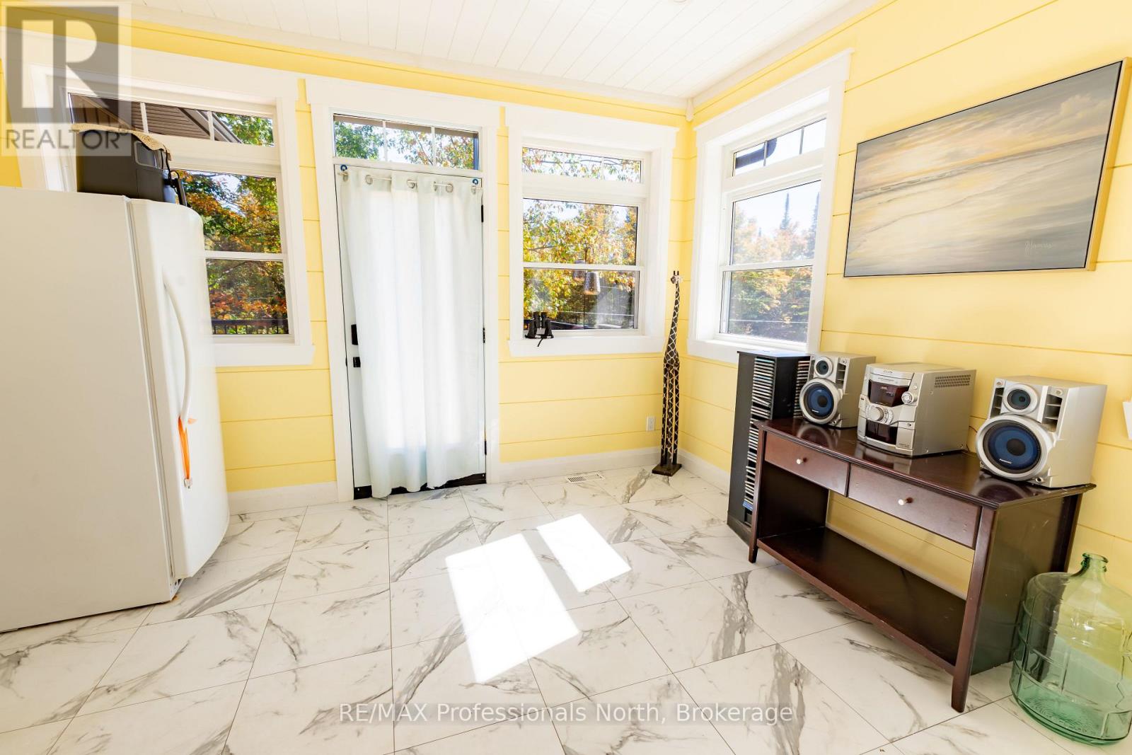 1203 Burlmarie Road, Lake Of Bays, Ontario  P0B 1A0 - Photo 12 - X12467511