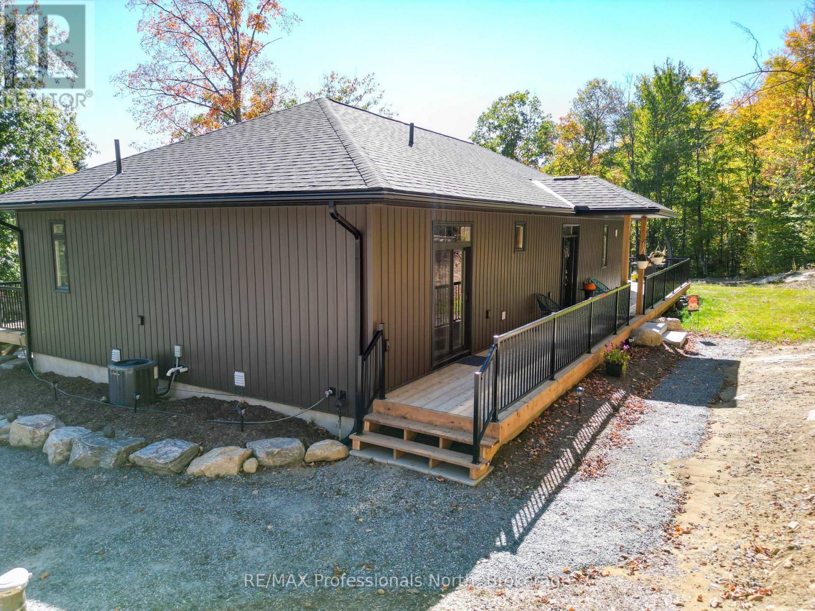 1203 Burlmarie Road, Lake Of Bays, Ontario  P0B 1A0 - Photo 4 - X12467511