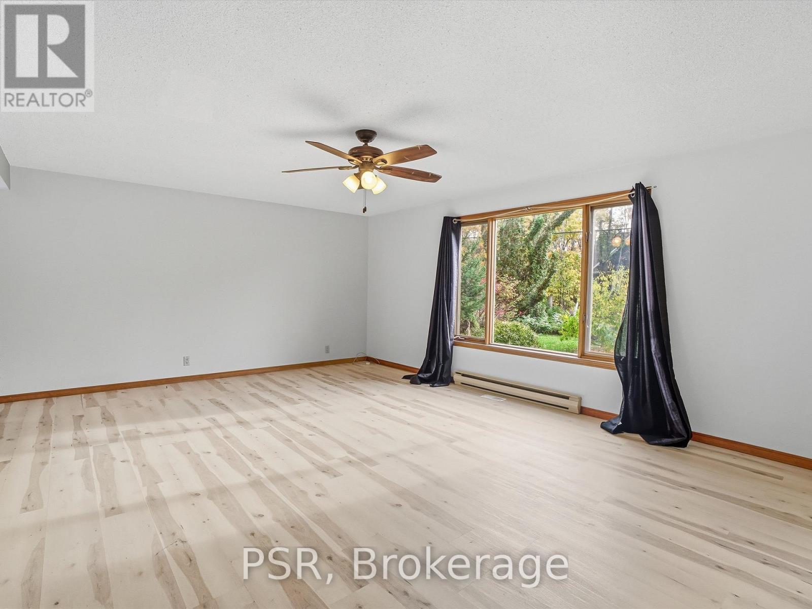 1016 Victoria Street, Muskoka Lakes, Ontario  L0K 1E0 - Photo 11 - X12468155