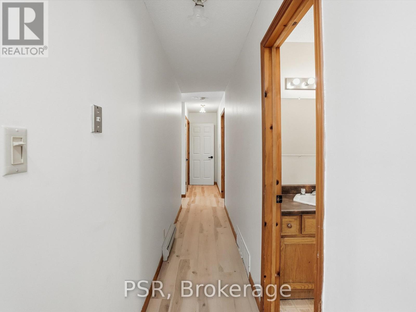 1016 Victoria Street, Muskoka Lakes, Ontario  L0K 1E0 - Photo 18 - X12468155