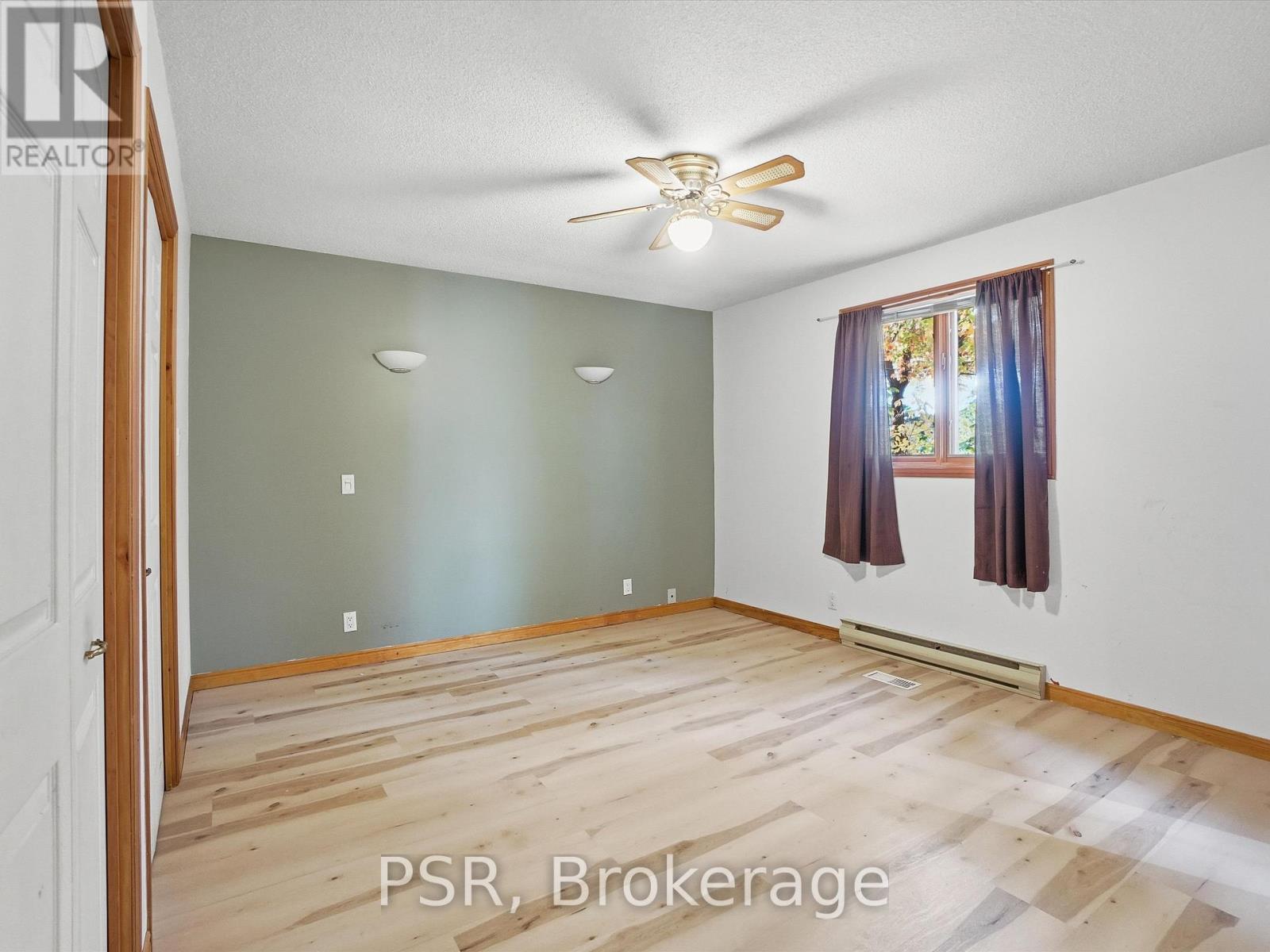 1016 Victoria Street, Muskoka Lakes, Ontario  L0K 1E0 - Photo 19 - X12468155