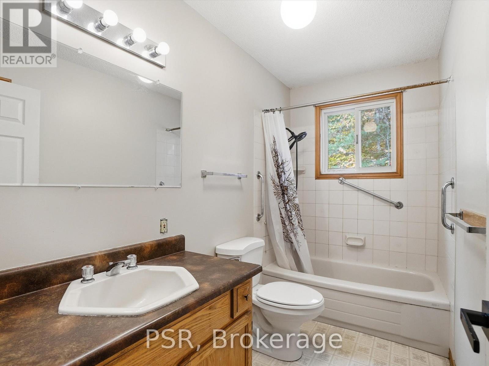 1016 Victoria Street, Muskoka Lakes, Ontario  L0K 1E0 - Photo 26 - X12468155