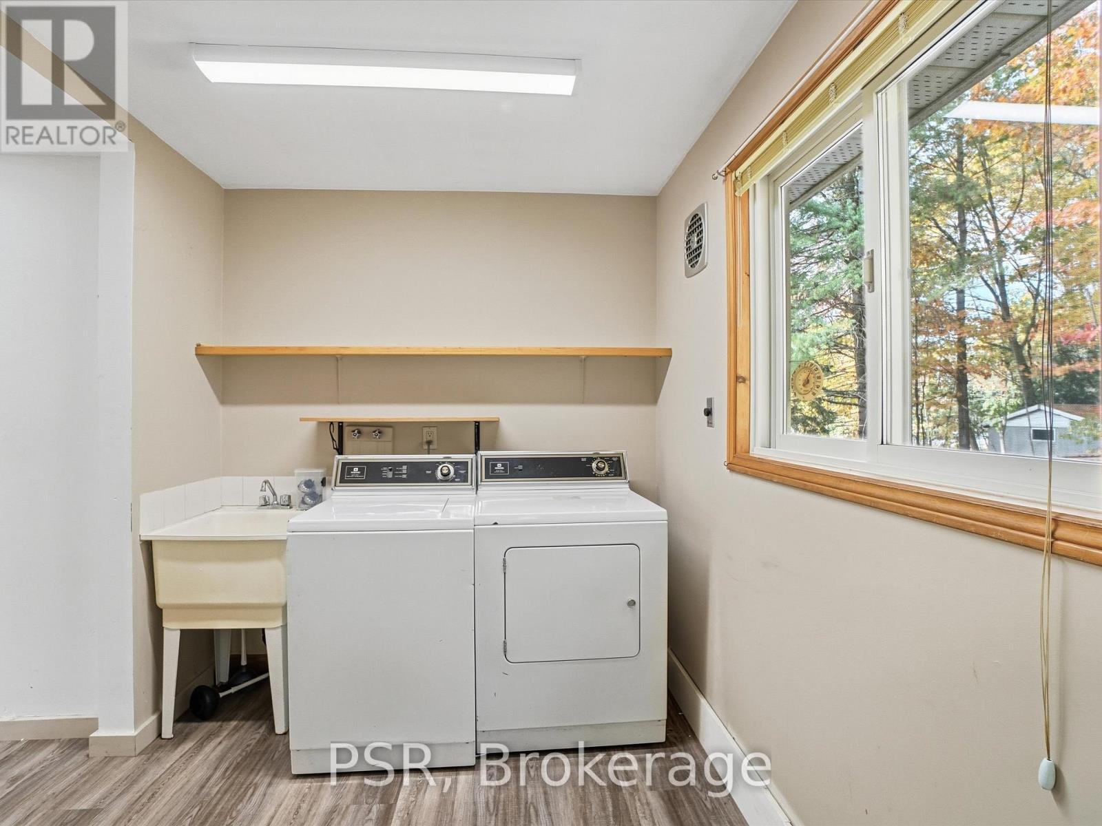 1016 Victoria Street, Muskoka Lakes, Ontario  L0K 1E0 - Photo 28 - X12468155